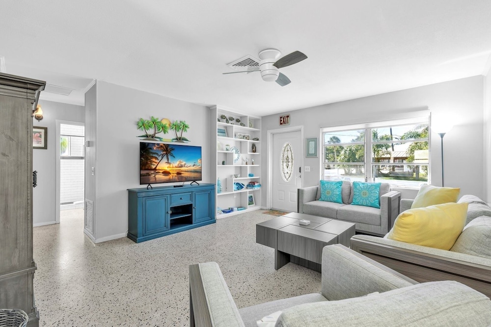 Barefoot Bungalow 2 Bedroom Home