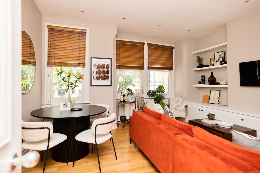 The Waterlow Park Wonder - Trendy 2bdr With Study Room and Patio
