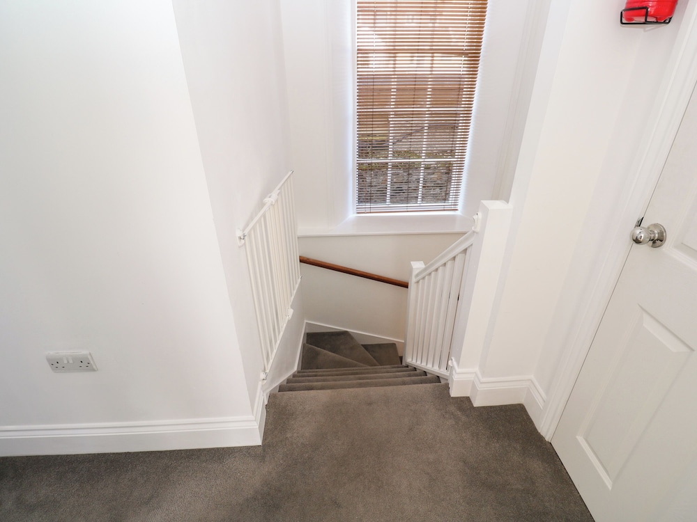 2 Regent Mews