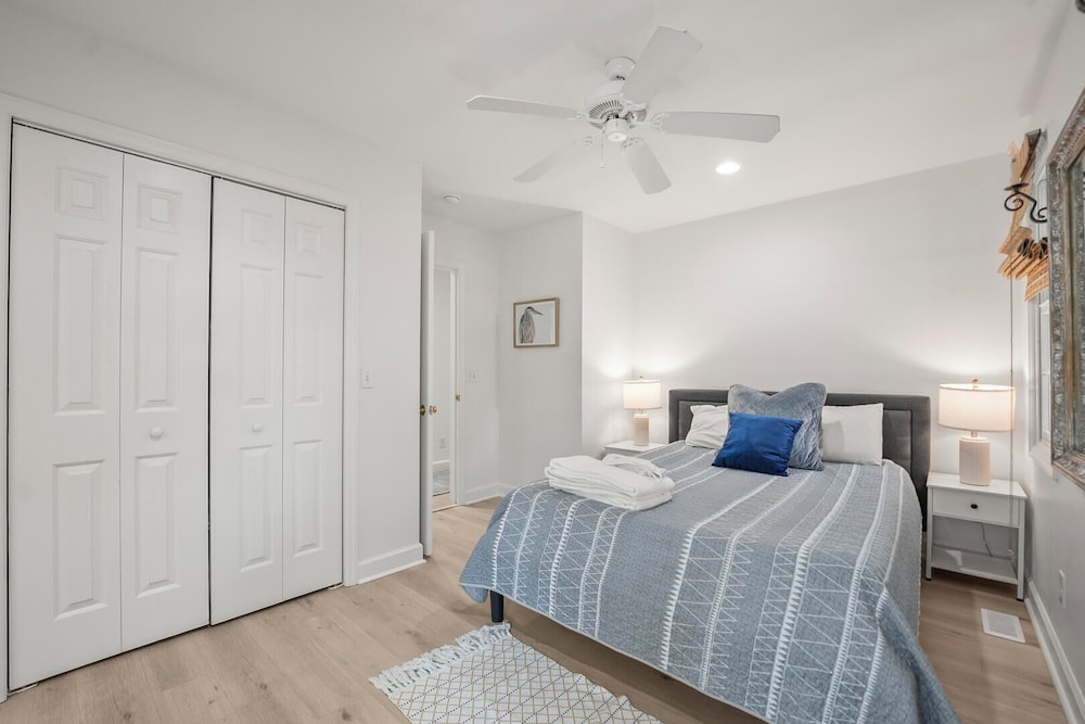 723 Seahorse Road - Newly Renovated, 5-bedroom Oceanside Home