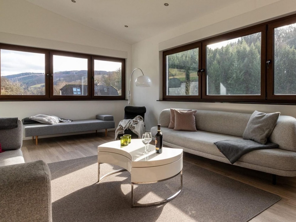 Modernes Split-level Haus Nahe am Hennesee