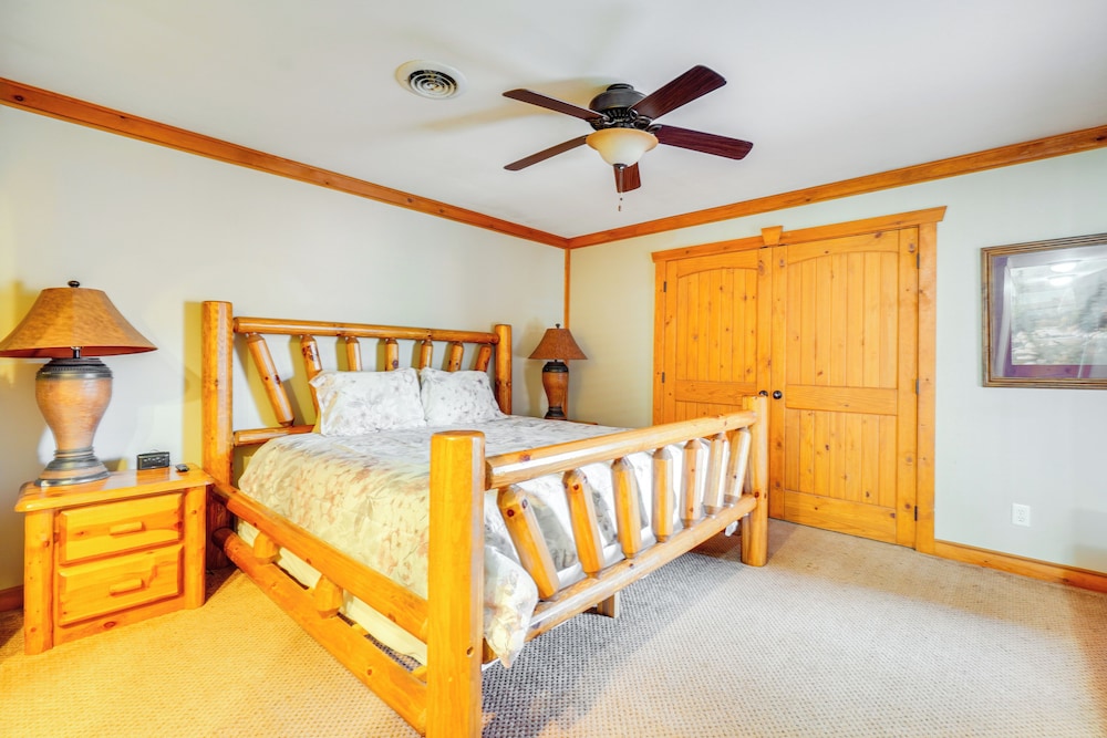 Near Hiking Trails: Gatlinburg Condo w/ Sauna!