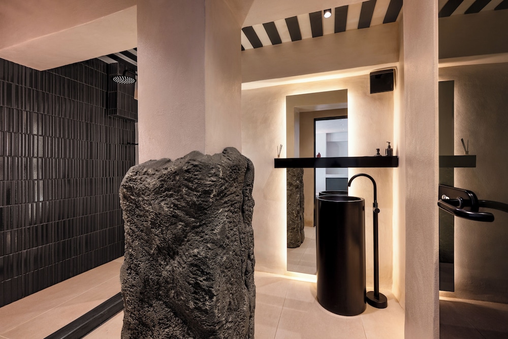 ArmonOia Suites