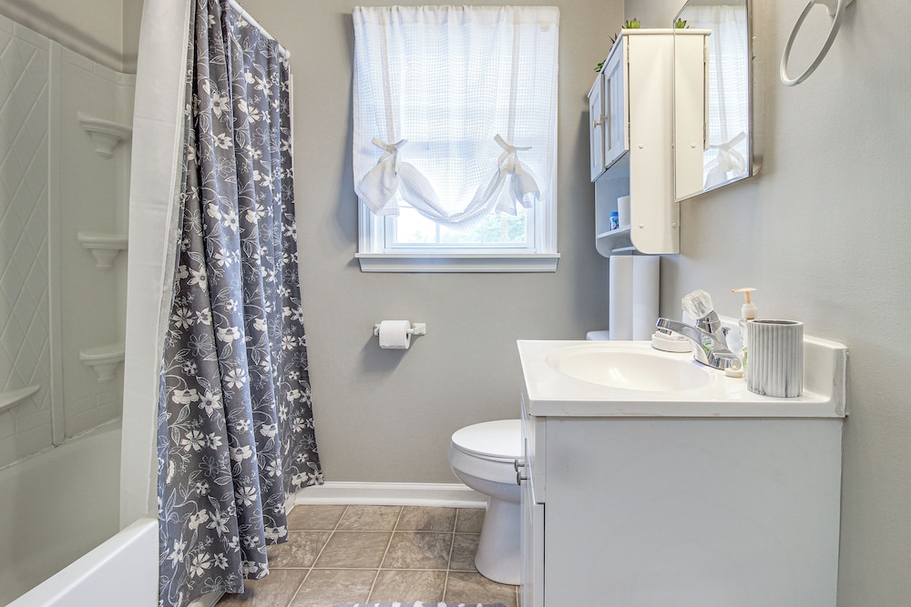 Private Patio: Cargo District, Dtwn Wilmington Apt