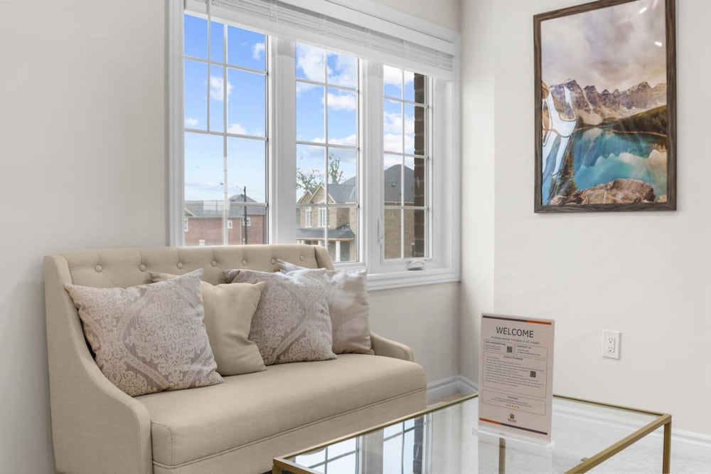 Chic 2BR House Newly Renovated Central Spot