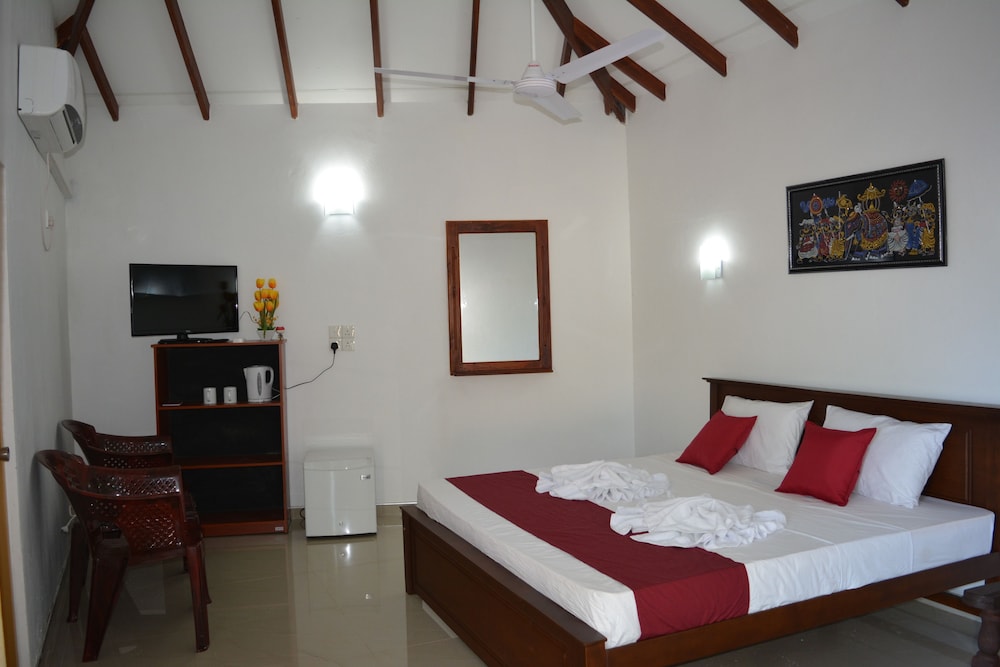 Lagoon Resort Goviyapana