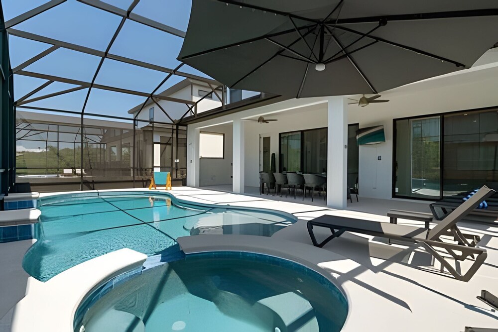 Luxury 6BR Near Universal, Pool, Spa & Game Room