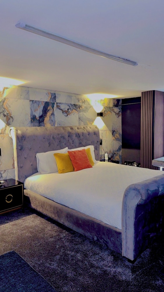 1-bed Apartment - Sleeps 2, Wifi & Central