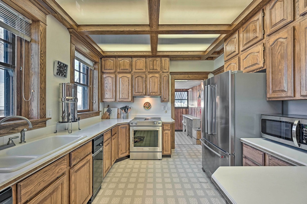 Spacious 'old Saguache Manor' - Built in 1914 view 4