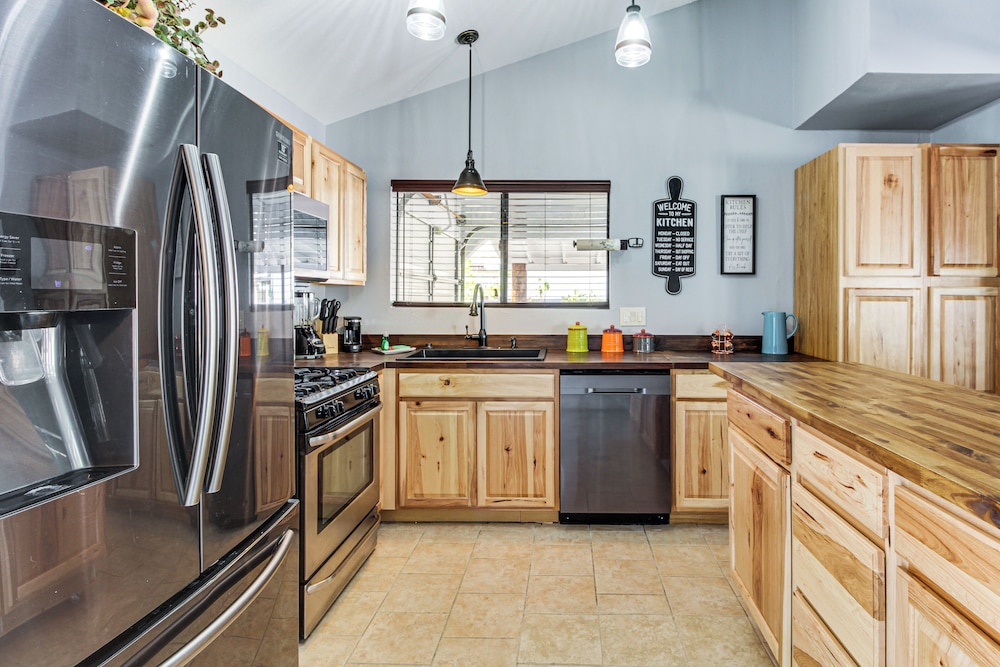 8 Mi to Linda Vista Trail: Tucson Home w/ Patio