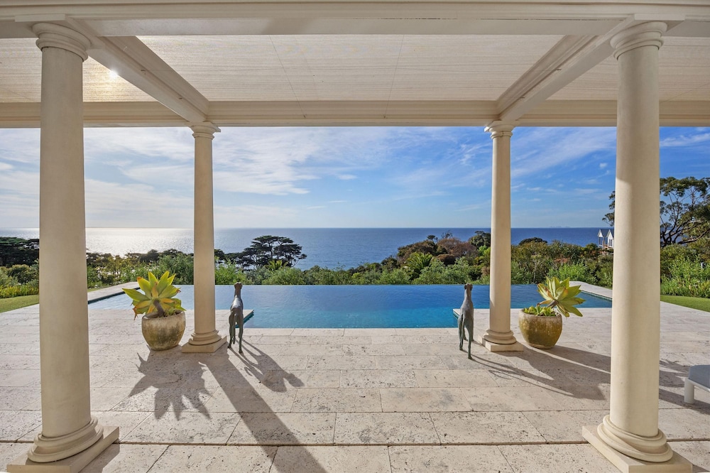 The Bay Crest Manor Views Pool Beach