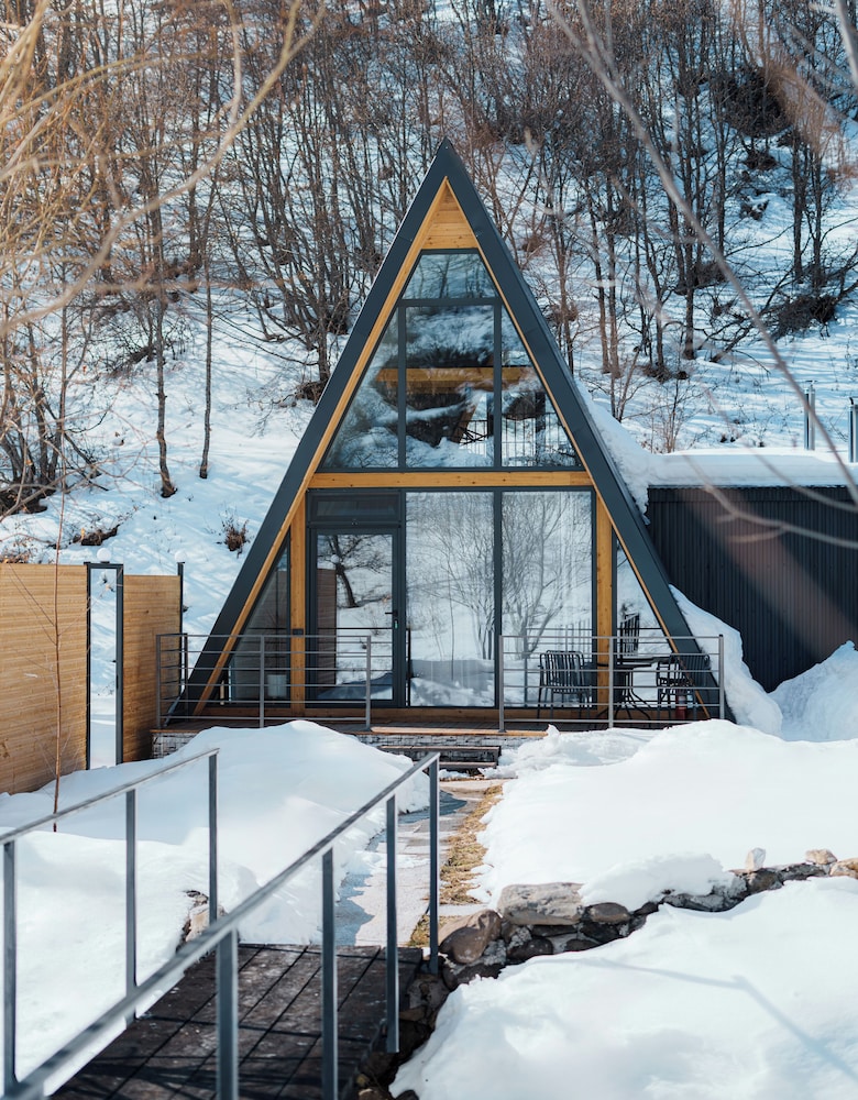 Ari Home Aghveran