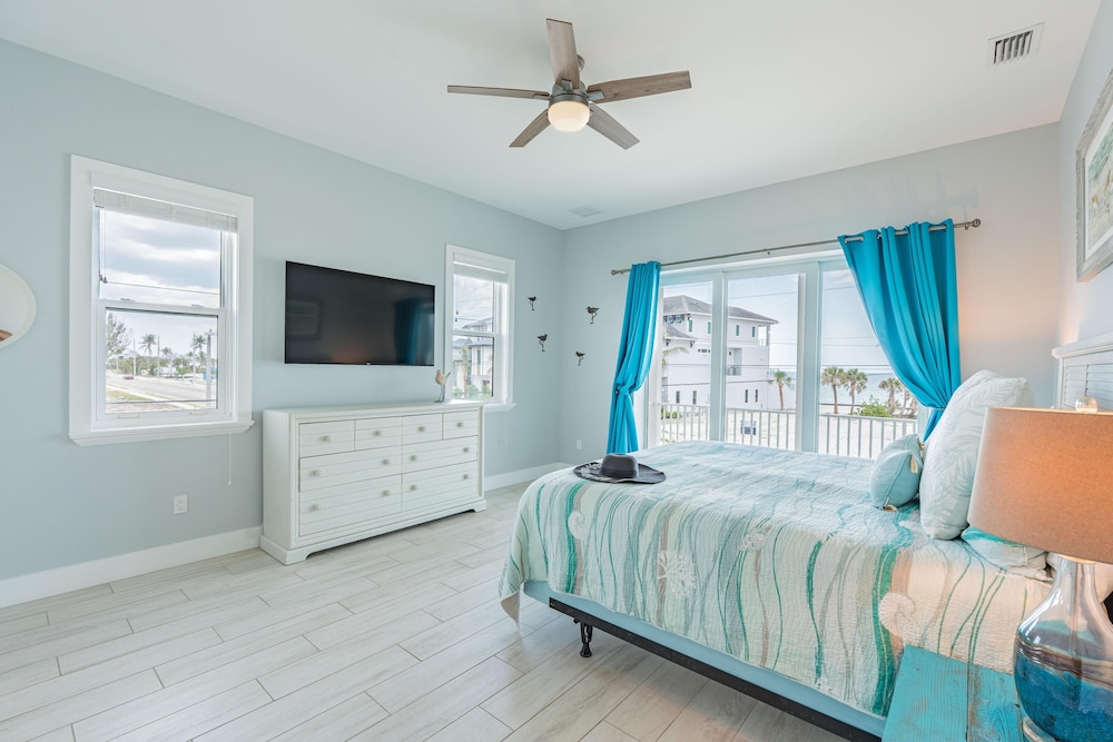 Captain's Quarters
