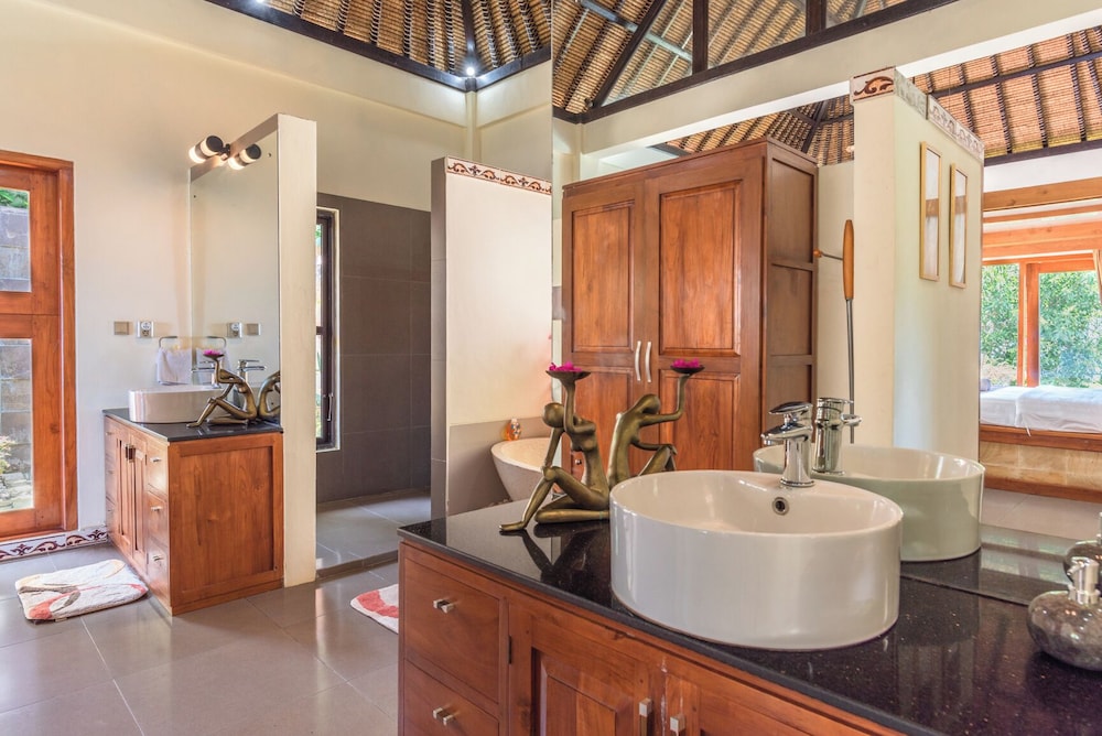 Bougainville Hill Villa
