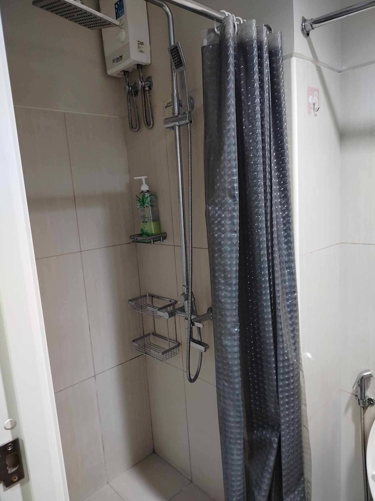 Peaceful Pasay Oasis - Entire Apartment for Rent