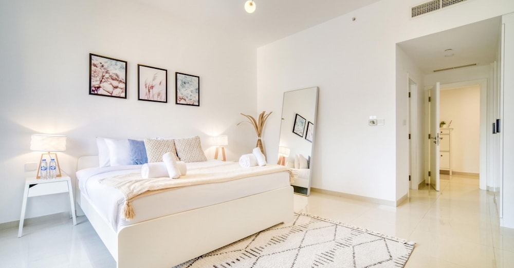 JBR Gem Spacious 1BR Apt With Balcony