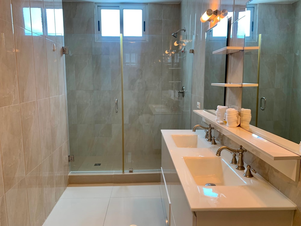 Gold Tower - Bright 3 BDR Apt in Costa del Este