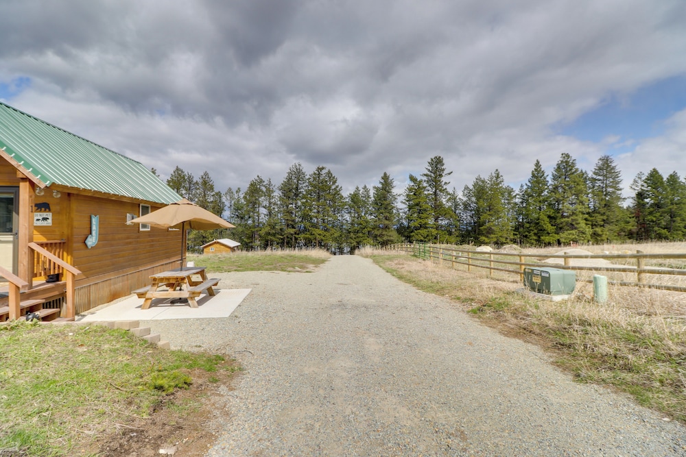Lake Access, Fire Pit: Glacier Country Getaway!