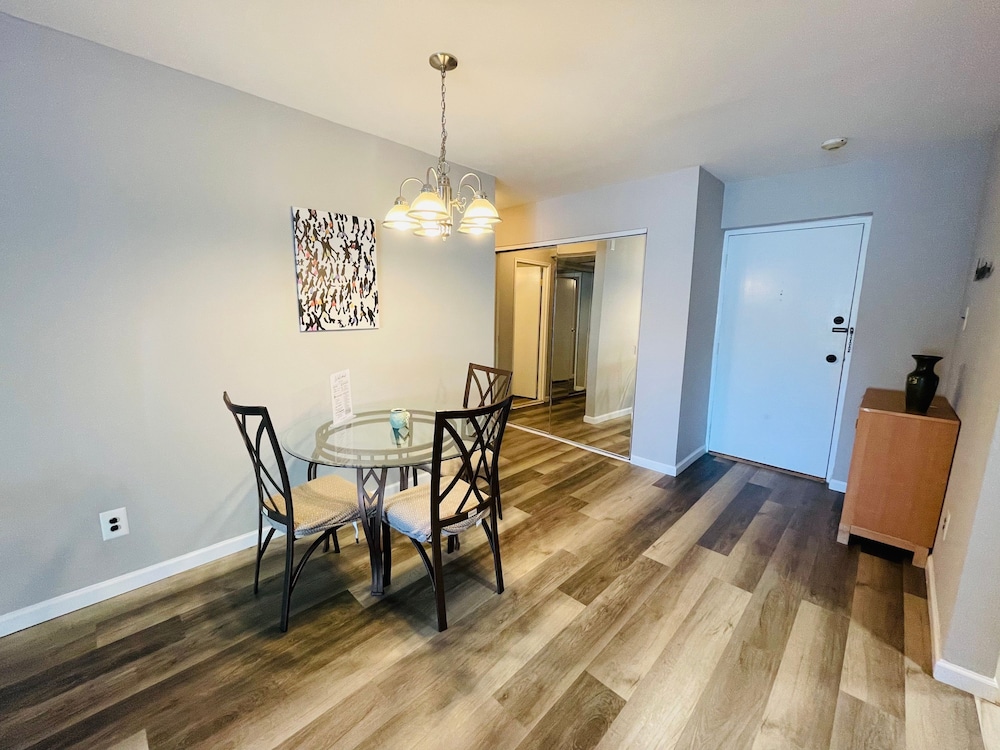 Comfortable 1BR in Elkins Park Parking Pool