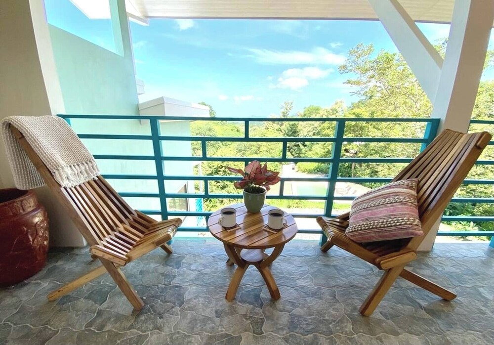 Private Saltwater Pool, Mountain Views, 3min Beach