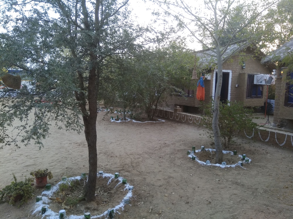 Umaid Safaris & Desert Lodge