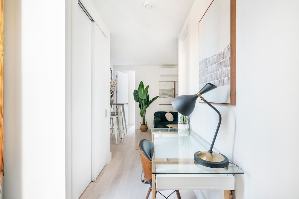 48-3fe 2BR Prime Midtown West