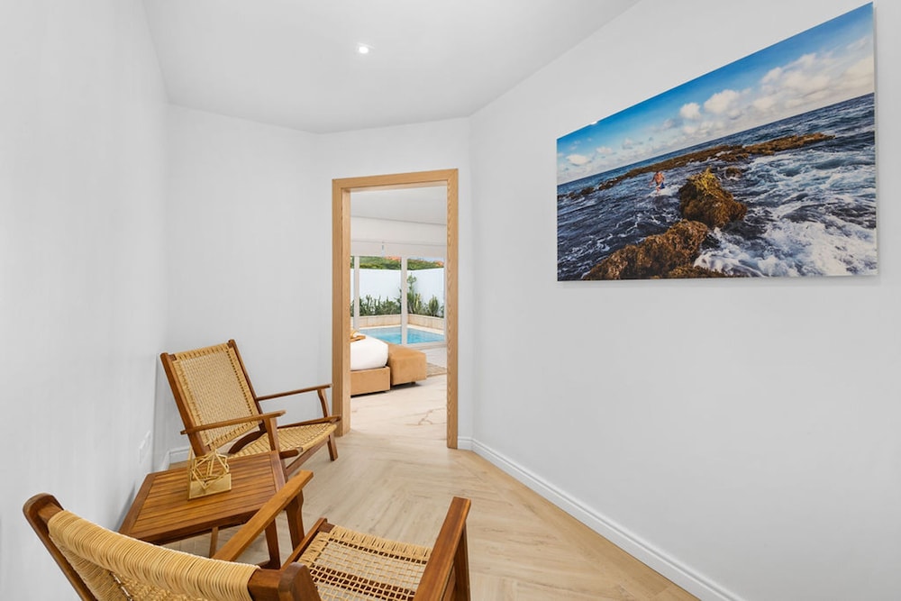 NEW 5br5 5BA Villa Private Pool Close 2 Beach