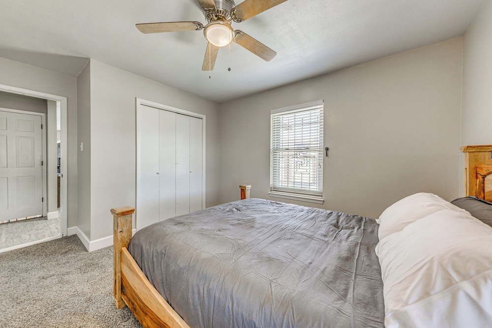 4 Mi to Museums: Roswell Getaway w/ Game Room!