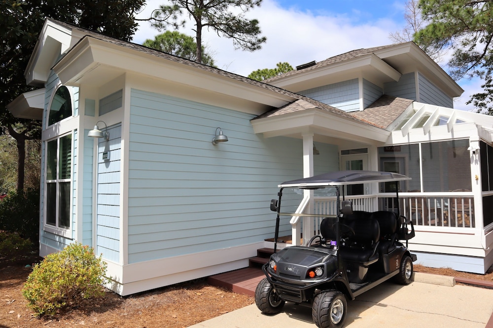 8852 Bay Pine 3 Bedroom Home by RedAwning view 4