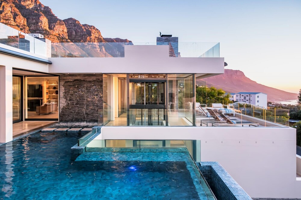 Spectacular Holiday Villa w Private Pool Gym Prima Views view 3