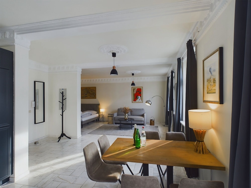 Art Apartments