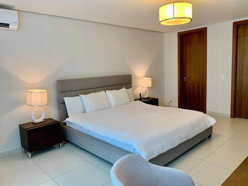 Silver View Park I 2 Bedroom Apt in Costa del Este