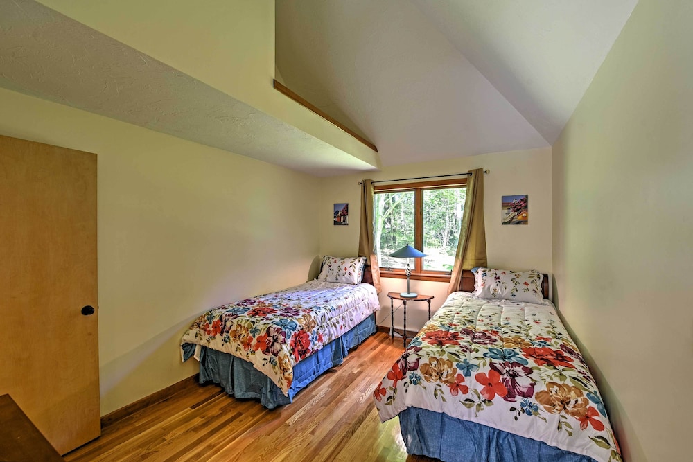 East Falmouth Home w/ Deck & Grill: 4 Mi to Beach!