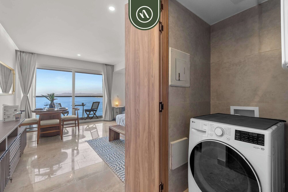 Luxury Studio With Oceanview - Beach - Pool - GYM