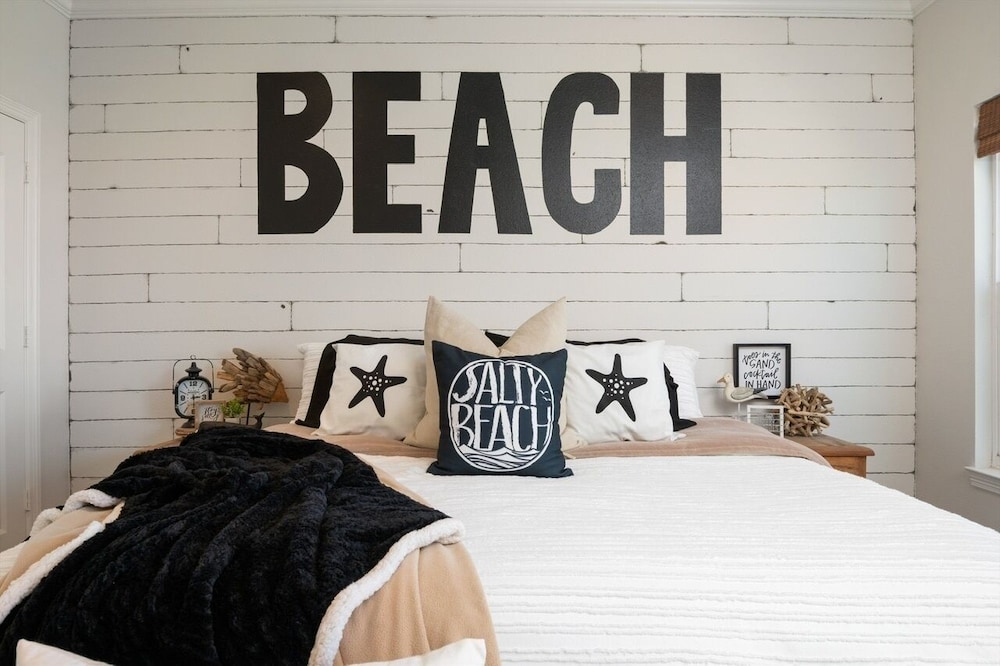 The Lazy Lobster 3 Bedroom Home by RedAwning view 3