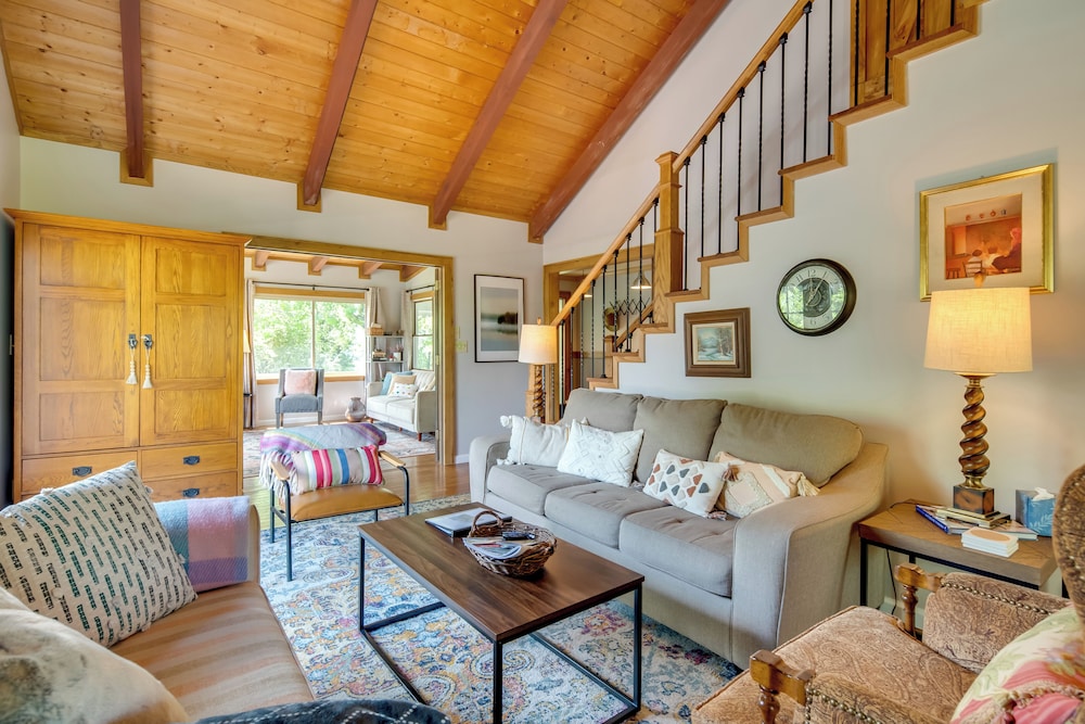 Getaway w/ Guest House - 6 Mi to Lake Glenville!