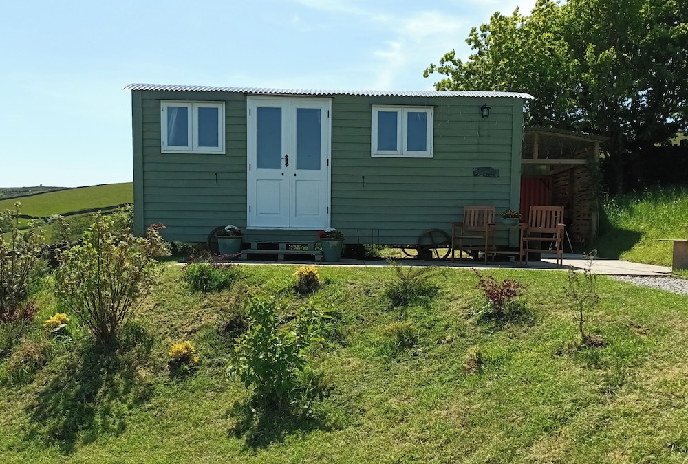 The Journeyman Luxury Shepherds Hut