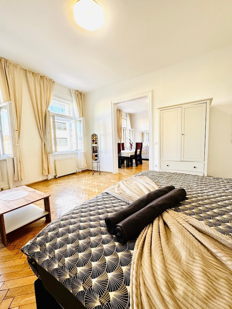 Comfortable 1BR Lounge Westbahnhof