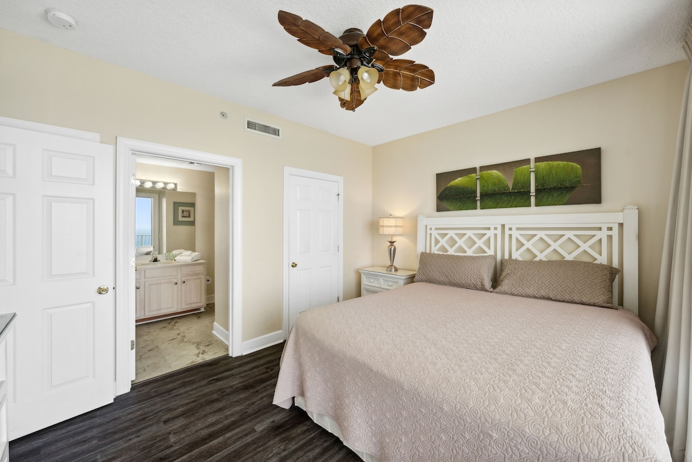 Twin Palms by Book That Condo
