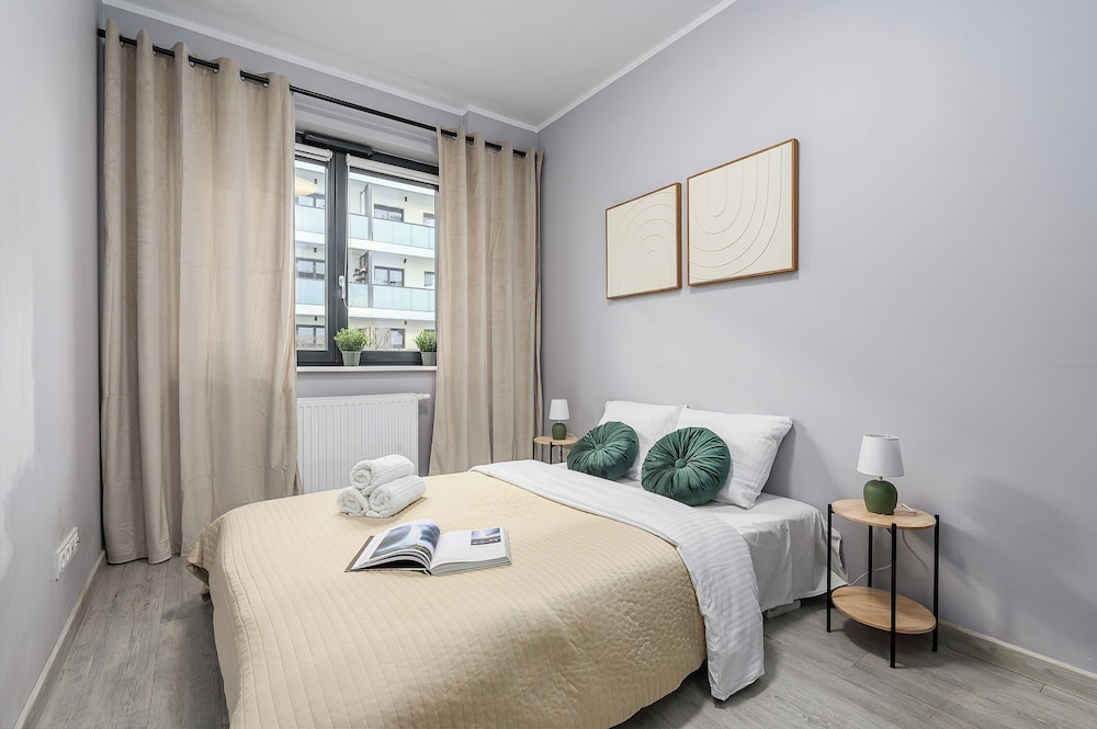 Lumina apartment near the train station