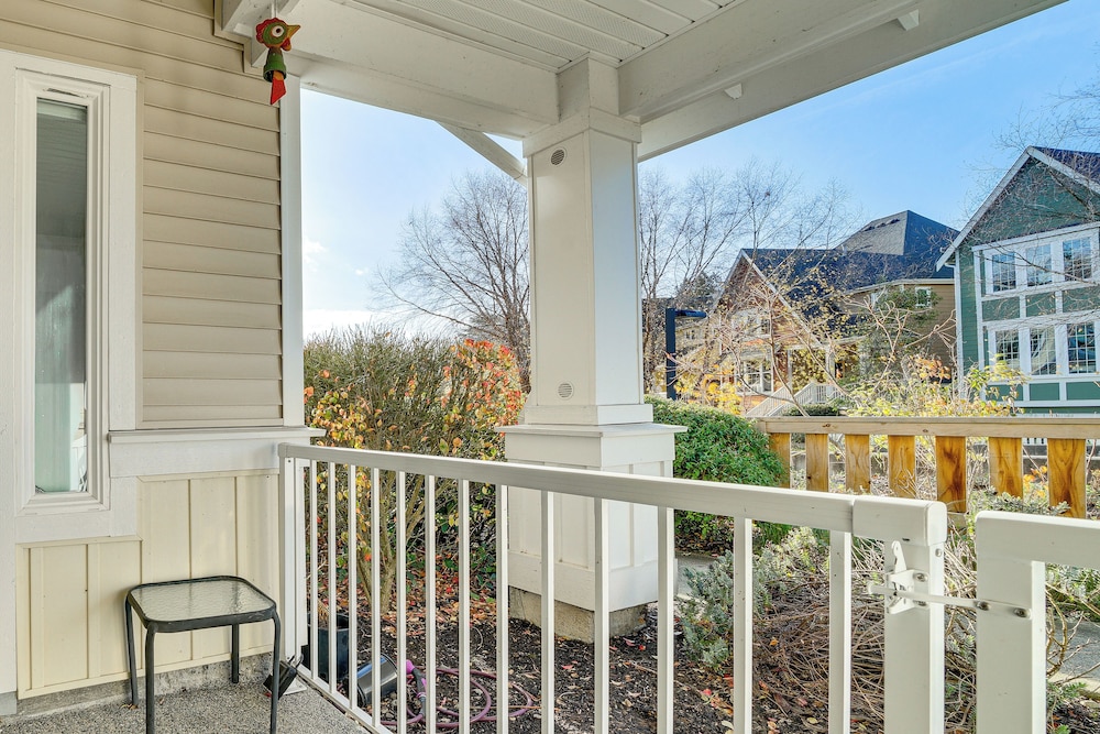 Condo 6 Mi to Lumen Field & Dtwn Seattle!