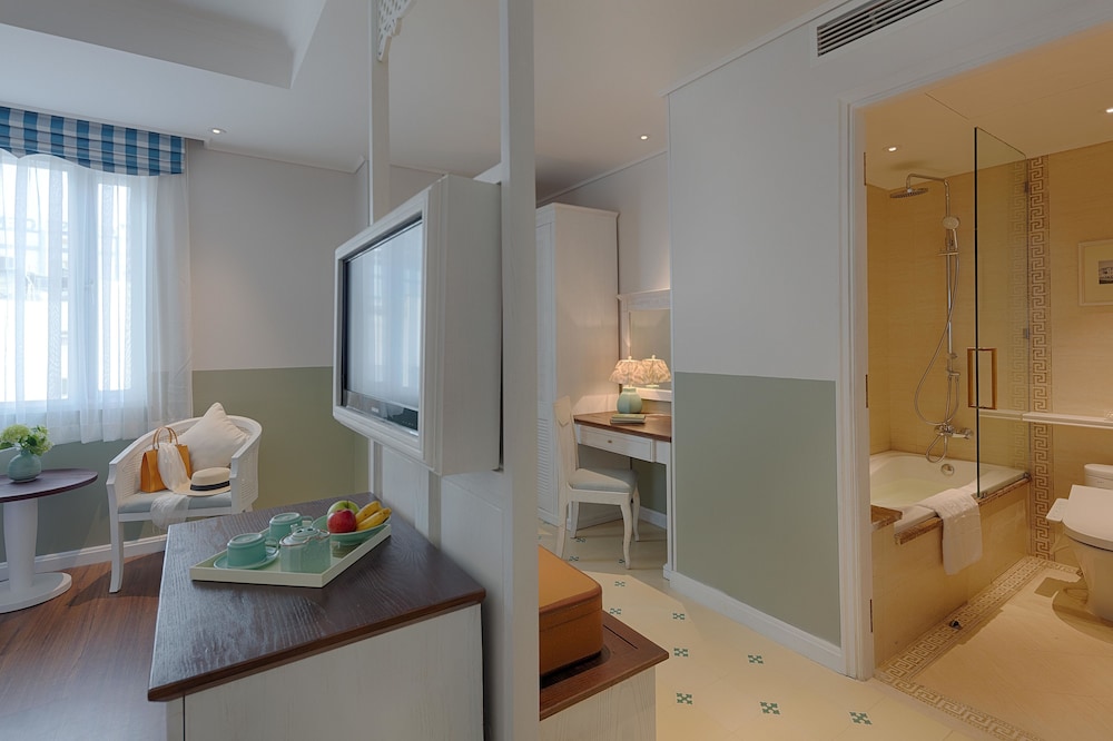 Au Lac Charner Hotel 54