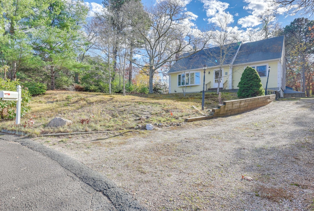 6 Mi to Beach: Home w/ Deck in Brewster!