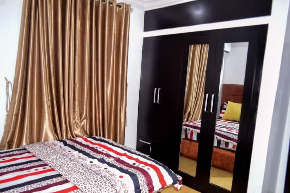 Immaculate 4-bed Apartment in Lagos view 5