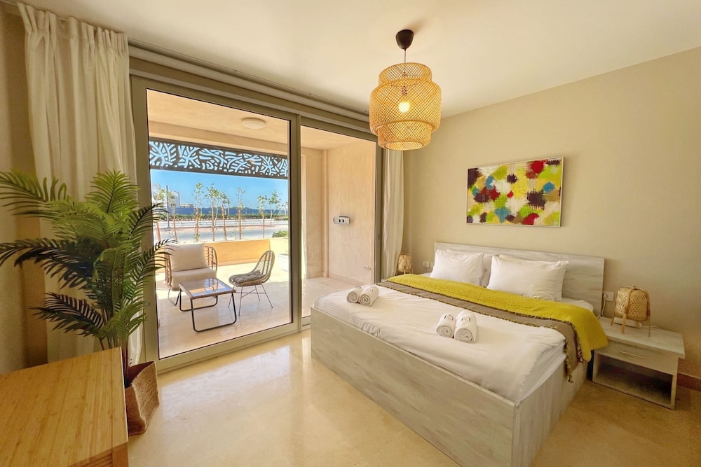 Xuru Stays I Sparky & Summery 2 BDR @ Mangroovy Free Beach & Pool Access