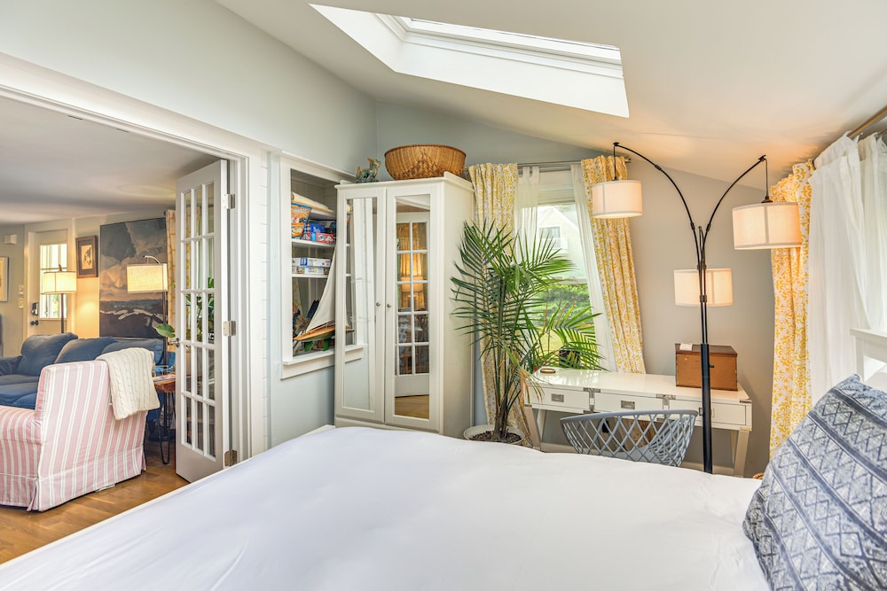 Private Heated Pool: Family Cottage in Plymouth!