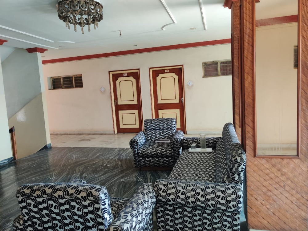Lobby & Reception