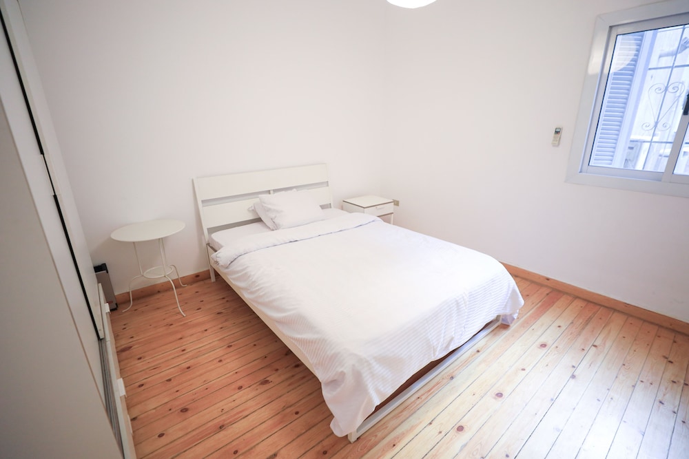 Ivory Petal Bliss 2BR Apt