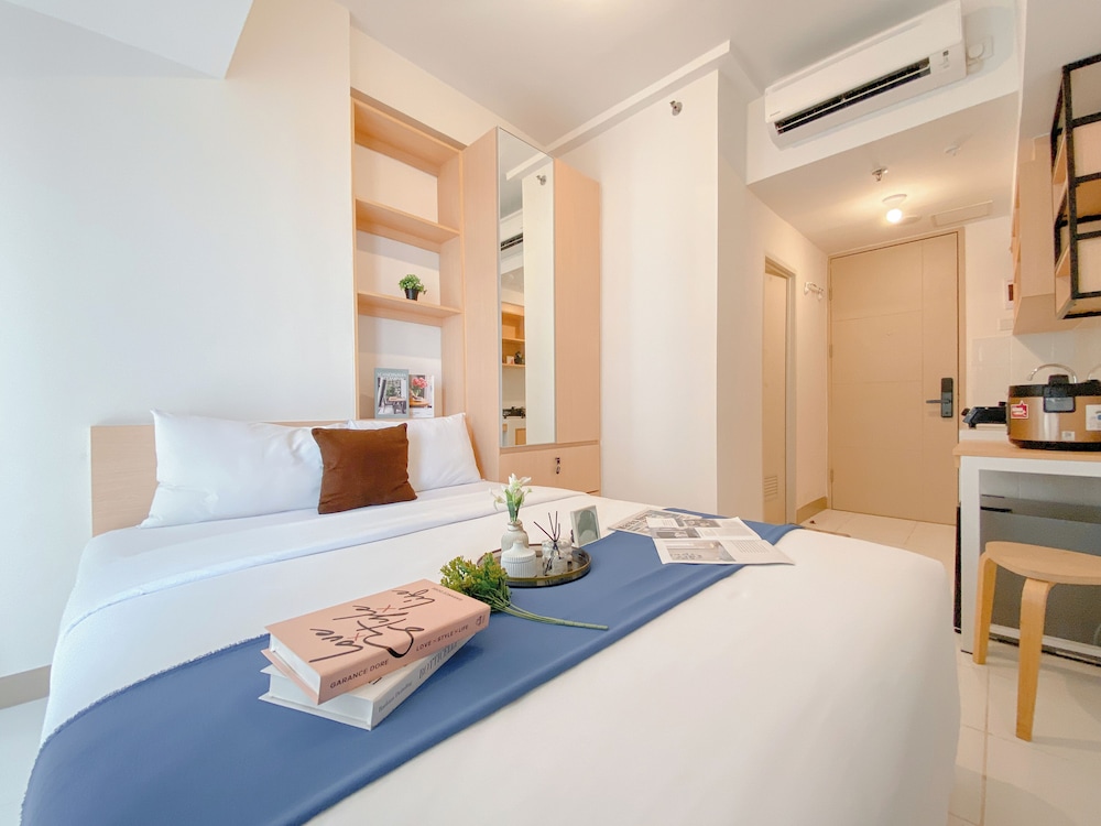 Minimalist Peach Touch Studio Apartment At Tokyo Riverside Pik 2