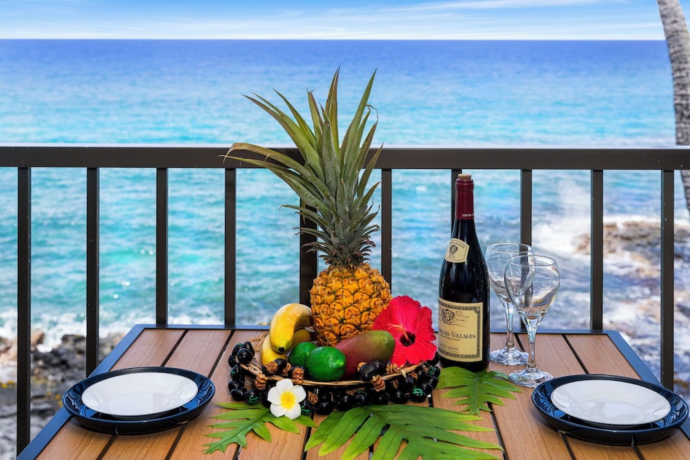 Oceanfront Elegance 2BR w/ Panoramic Views, Pool, Lanai + Concierge - Vrkcv